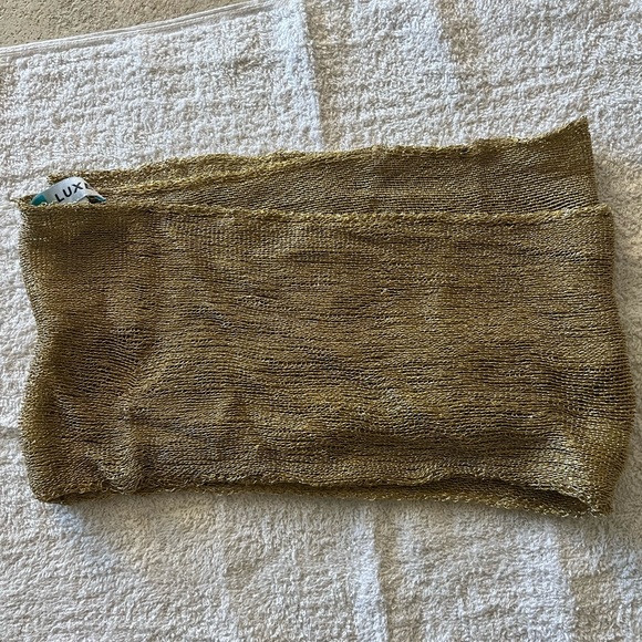 GOLD METALLIC INFINITY SCARF… NEW NEVER WORN. - Picture 6 of 7